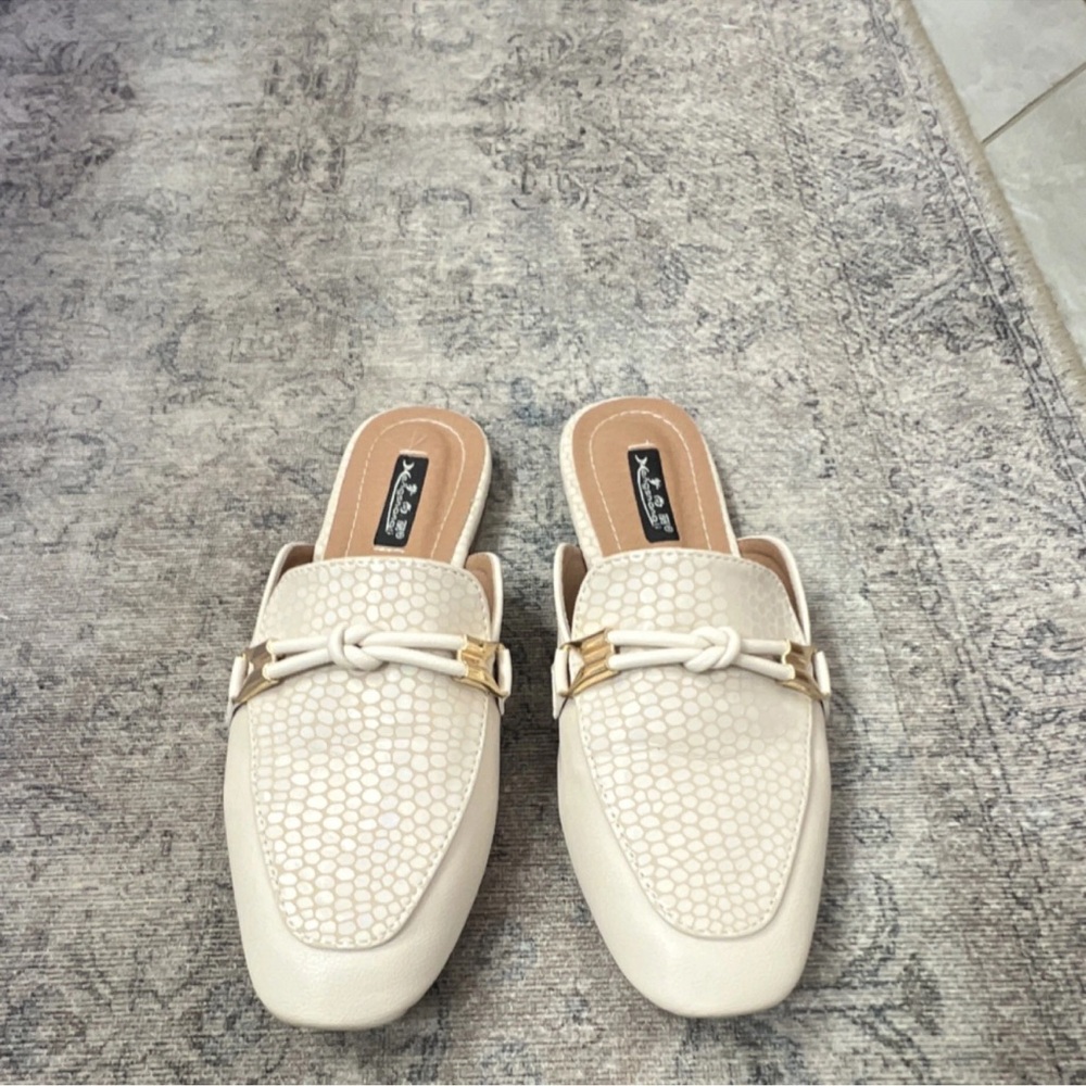 Cream Slip-On Loafers size 8 - Picture 2 of 8